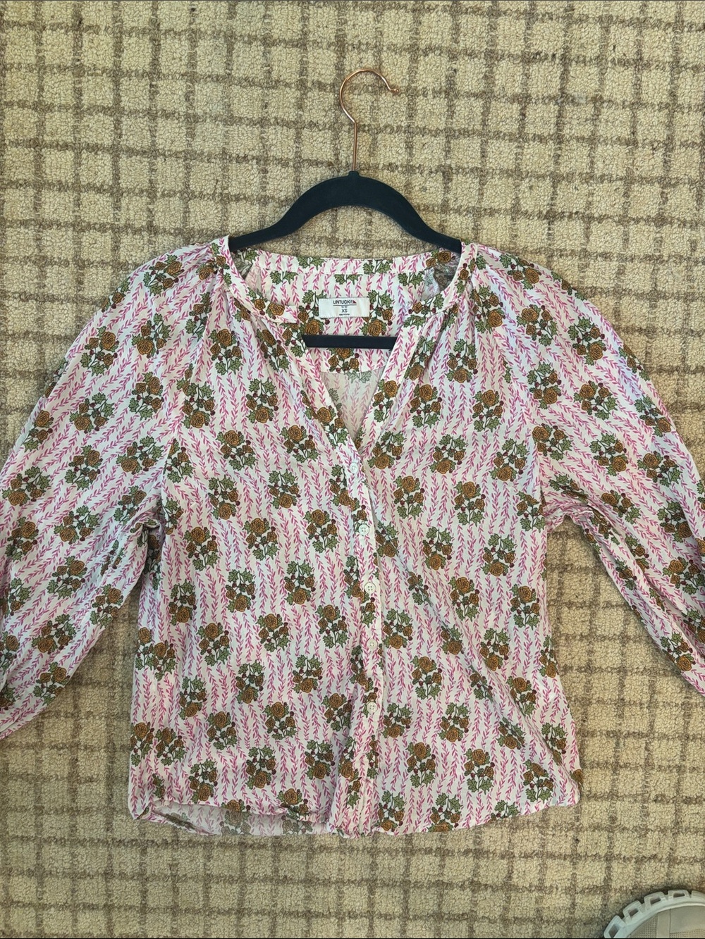 UNTUCKit Pink Floral Button-Front V-Neck Blouse